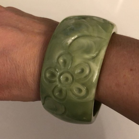 Jewelry - Bangle